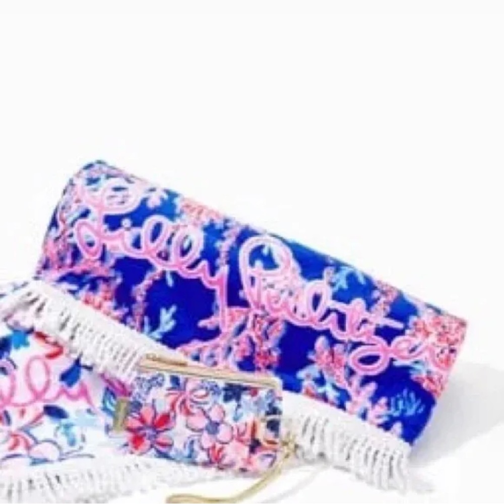 LILLY PULITZER Oversized Beach Towel Borealis Blue Swim On Over Gwp Towel NWT - Picture 2 of 5